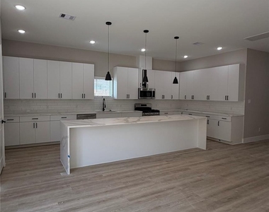 2615 Piemonte Avenue Cir - Photo Thumbnail 3