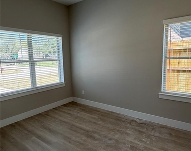 2615 Piemonte Avenue Cir - Photo Thumbnail 19