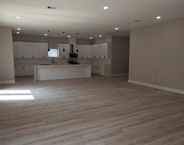 2615 Piemonte Avenue Cir - Photo Thumbnail 7