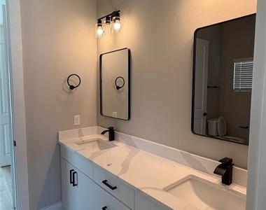 2615 Piemonte Avenue Cir - Photo Thumbnail 21