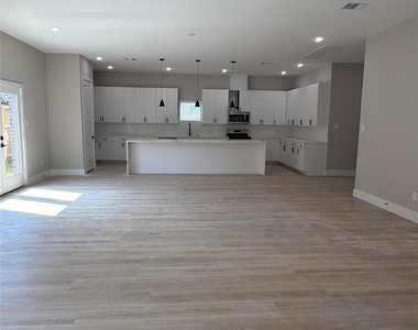 2615 Piemonte Avenue Cir - Photo Thumbnail 6