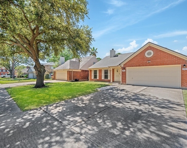 9915 Villa Verde Drive - Photo Thumbnail 1