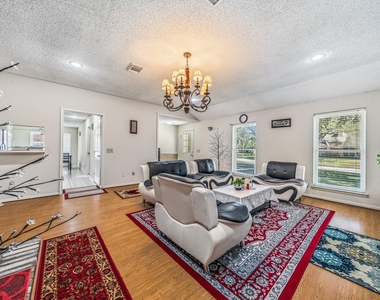 9915 Villa Verde Drive - Photo Thumbnail 5