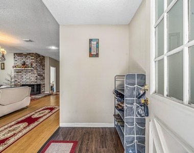 9915 Villa Verde Drive - Photo Thumbnail 3