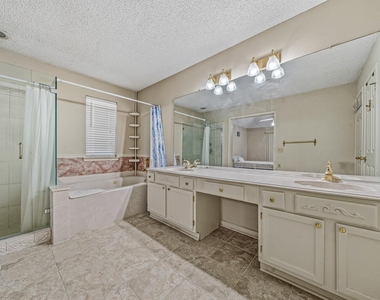 9915 Villa Verde Drive - Photo Thumbnail 18