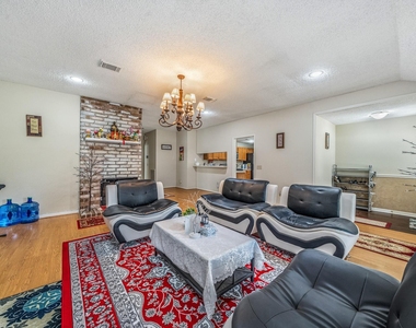 9915 Villa Verde Drive - Photo Thumbnail 6