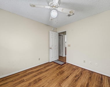 9915 Villa Verde Drive - Photo Thumbnail 12