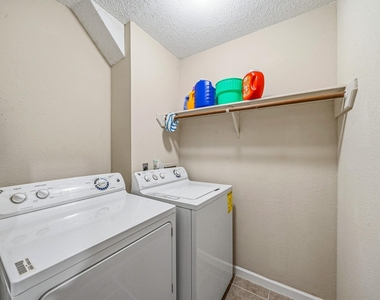 9915 Villa Verde Drive - Photo Thumbnail 19