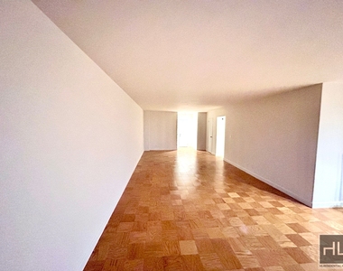 West 246th Street - Photo Thumbnail 3