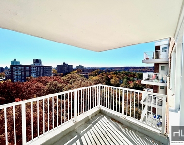 West 246th Street - Photo Thumbnail 2