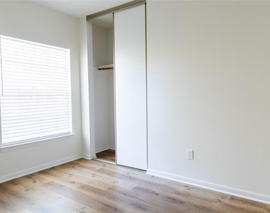 22 Cottage Grove Place - Photo Thumbnail 15