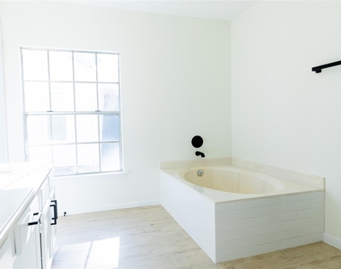 22 Cottage Grove Place - Photo Thumbnail 13