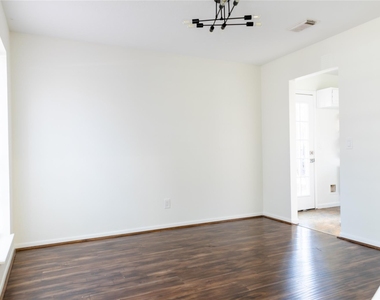 22 Cottage Grove Place - Photo Thumbnail 6