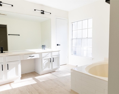 22 Cottage Grove Place - Photo Thumbnail 12