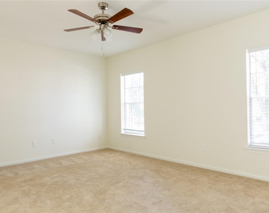 22 Cottage Grove Place - Photo Thumbnail 10