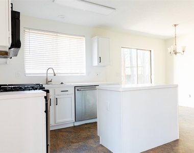 22 Cottage Grove Place - Photo Thumbnail 4
