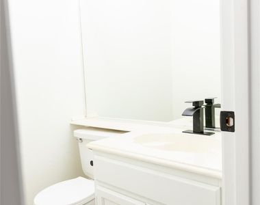 22 Cottage Grove Place - Photo Thumbnail 8