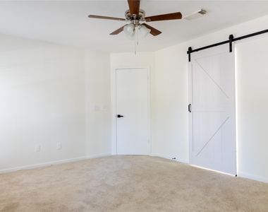 22 Cottage Grove Place - Photo Thumbnail 11