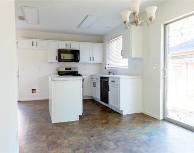 22 Cottage Grove Place - Photo Thumbnail 3