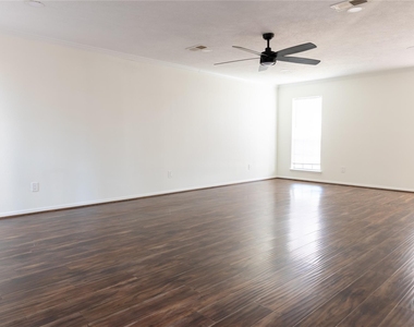 22 Cottage Grove Place - Photo Thumbnail 2