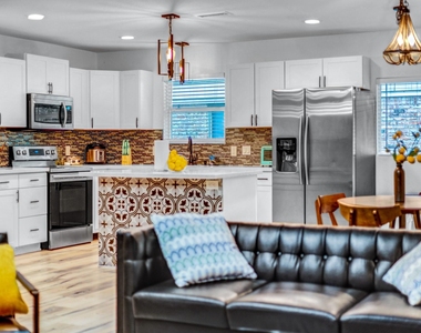 5918 Lattimer Drive - Photo Thumbnail 10