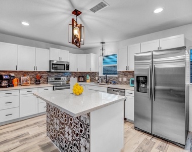 5918 Lattimer Drive - Photo Thumbnail 7