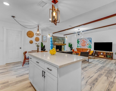5918 Lattimer Drive - Photo Thumbnail 9