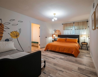 5918 Lattimer Drive - Photo Thumbnail 15