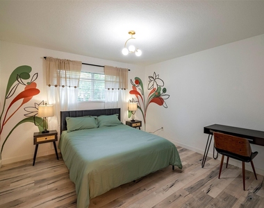 5918 Lattimer Drive - Photo Thumbnail 13