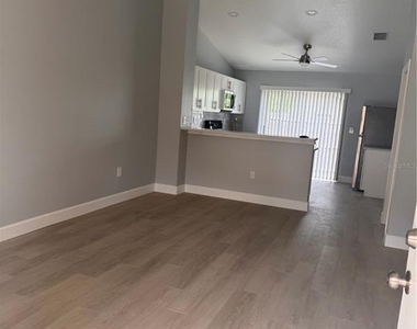 1133 E Rohe Street - Photo Thumbnail 4
