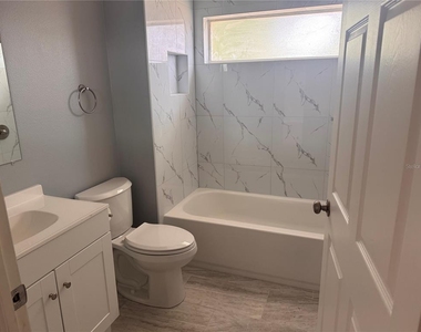 1133 E Rohe Street - Photo Thumbnail 9
