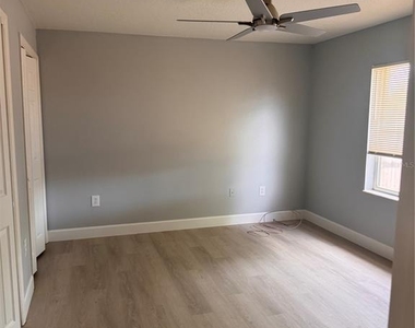 1133 E Rohe Street - Photo Thumbnail 11