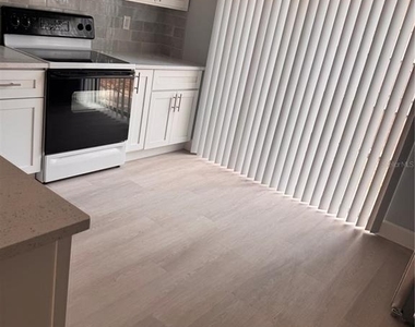 1133 E Rohe Street - Photo Thumbnail 3