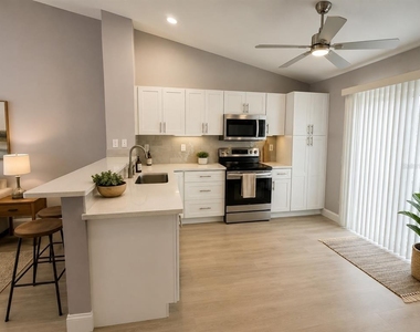 1133 E Rohe Street - Photo Thumbnail 3