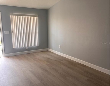 1133 E Rohe Street - Photo Thumbnail 6