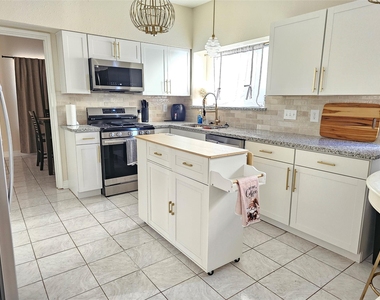 12334 Misty Laurel Drive - Photo Thumbnail 5