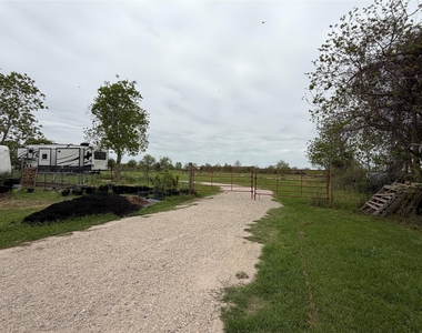 17523 Premium Drive - Photo Thumbnail 5