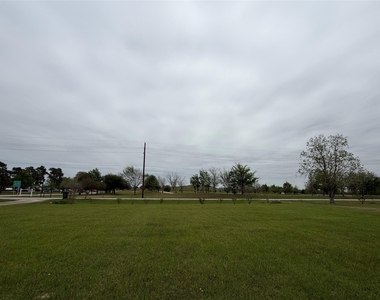 17523 Premium Drive - Photo Thumbnail 4