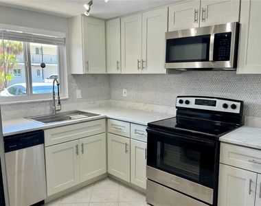 4550 Overlook Drive Ne - Photo Thumbnail 3