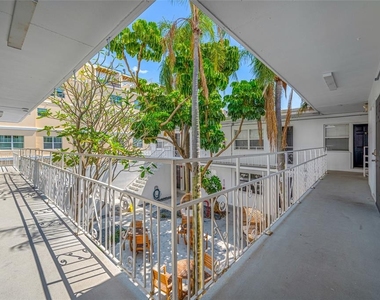 425 2nd Street N - Photo Thumbnail 5