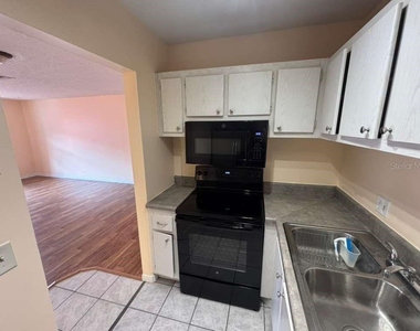 660 62nd Avenue N - Photo Thumbnail 2