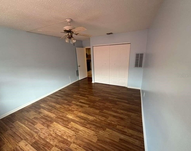 660 62nd Avenue N - Photo Thumbnail 6