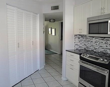 6061 Bahia Del Mar Boulevard - Photo Thumbnail 5