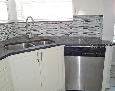 6061 Bahia Del Mar Boulevard - Photo Thumbnail 6