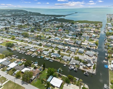 13428 Neptune Drive - Photo Thumbnail 36