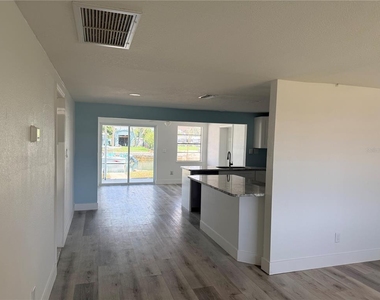 13428 Neptune Drive - Photo Thumbnail 8