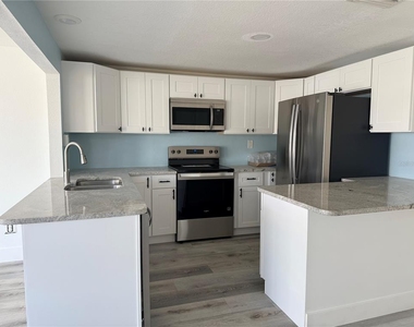 13428 Neptune Drive - Photo Thumbnail 10