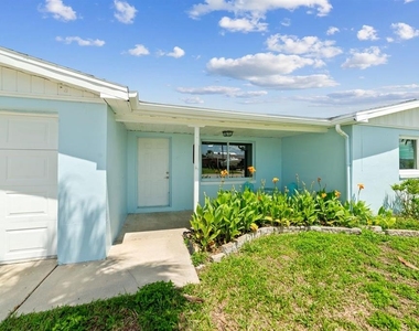 13428 Neptune Drive - Photo Thumbnail 4