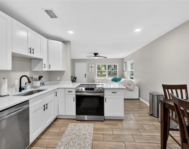 5502 Peach Avenue - Photo Thumbnail 20
