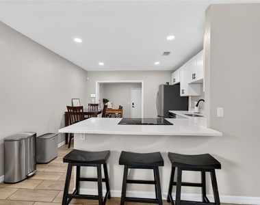 5502 Peach Avenue - Photo Thumbnail 17